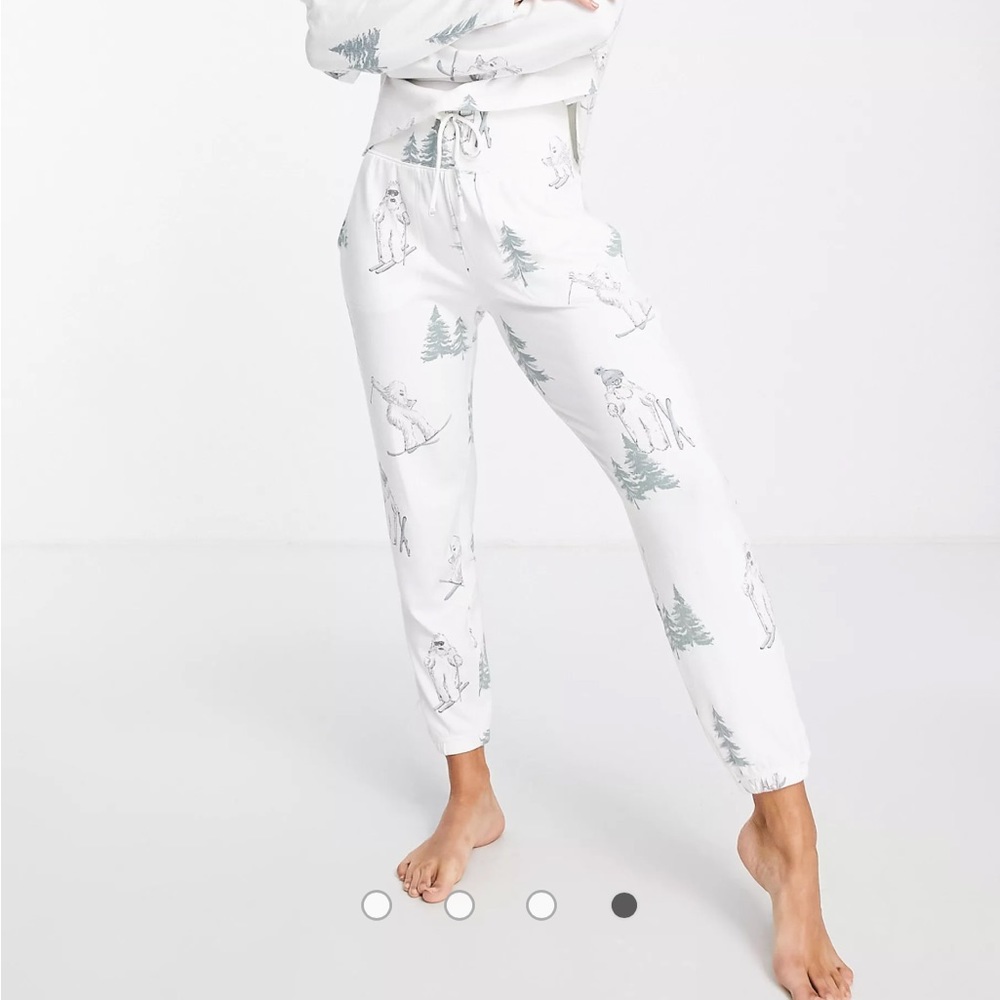 Gilly Hicks tree print/skiing yeti 2pc. Pyjama set in white size small NWT - Picture 14 of 16